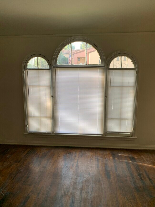 Living Room - 822 S Curson Ave