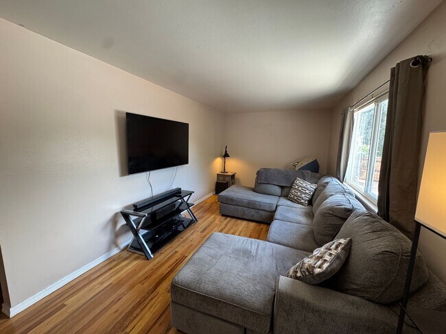 Foto del edificio - Beautiful 4 Bed 2 Bath in Stratmoor Valley