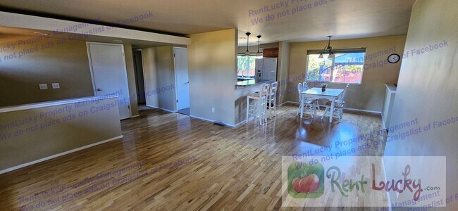 Foto del edificio - Charming 3BR/2BA Home with Spacious Layout...