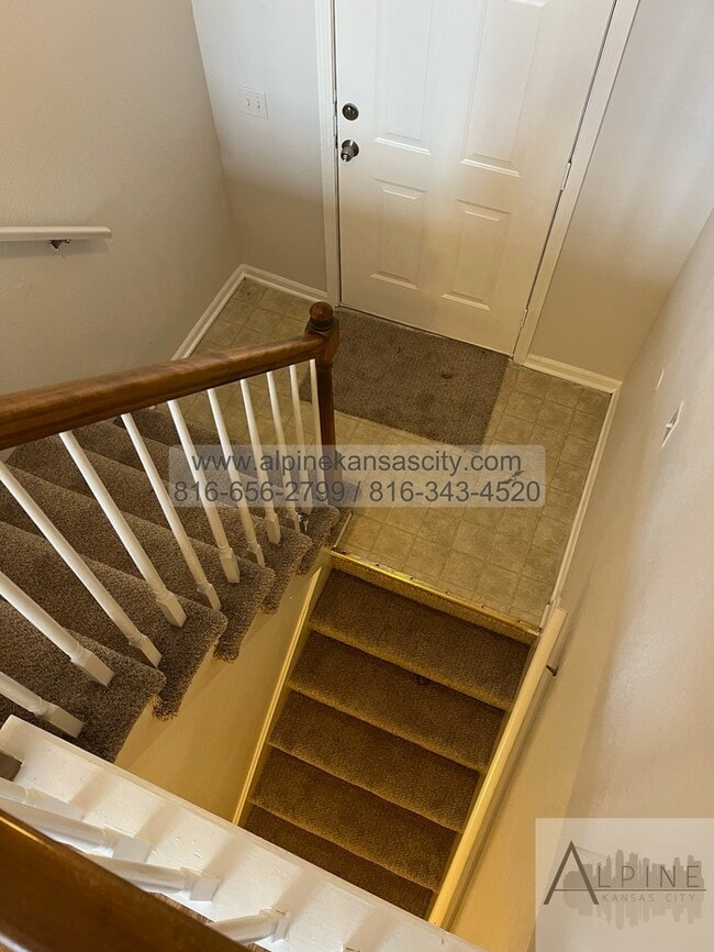 Building Photo - Spacious Northland Duplex, 2 Car Garage
