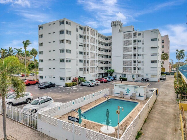 Foto del edificio - 1 N Golfview Rd