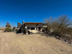 Building Photo - 400 N Smiling Dog Trail