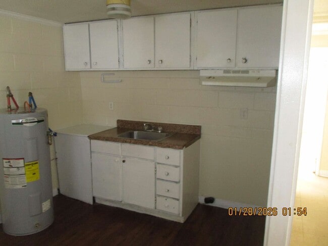 Foto del edificio - 806 W Lincoln Ave