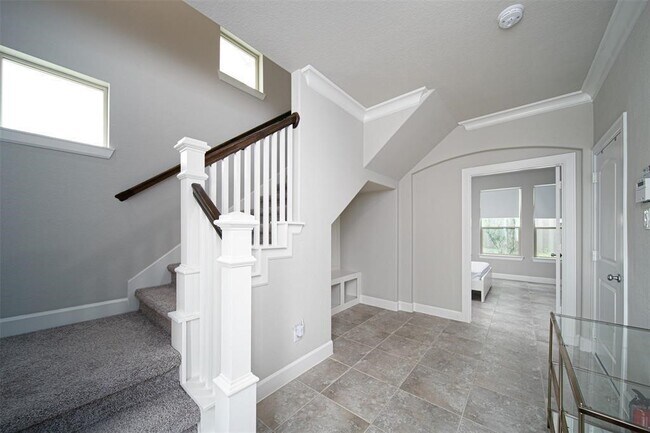 Building Photo - 2011 Royal Landing Dr