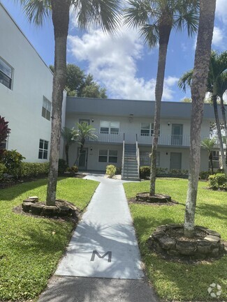 Building Photo - 583 Normandy M