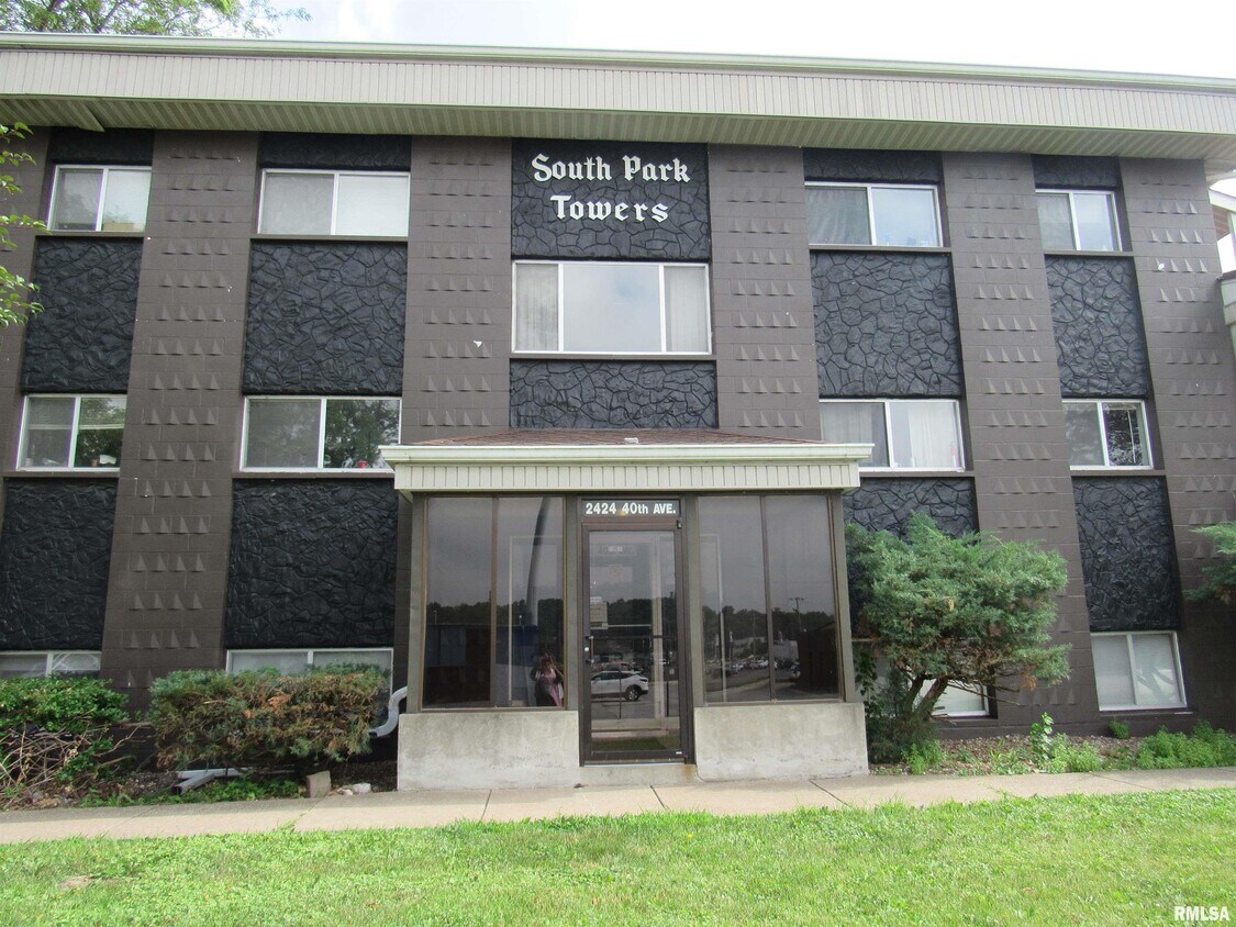 Primary Photo - 2424 40th Ave