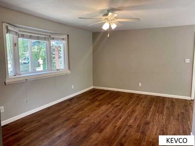 Building Photo - Lovely House Nestled on Cul-de-Sac!