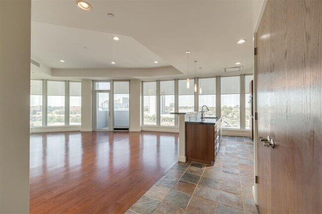 Building Photo - 5900 Mosteller Dr