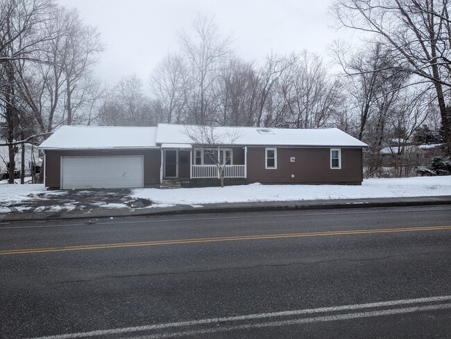 Building Photo - 212 Dewey St