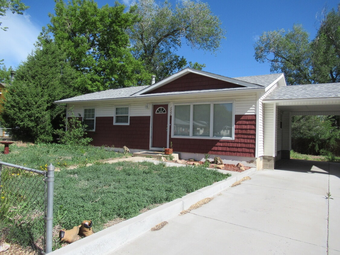 Primary Photo - 1006 Montrose Ave