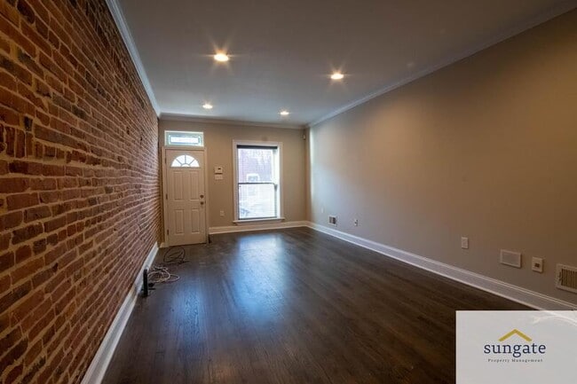 Building Photo - 509 S Curley St