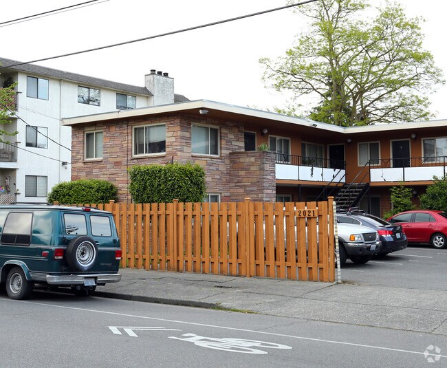 Building Photo - 2021 NW 65th St