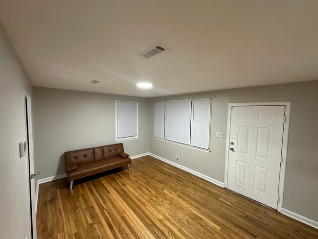 Building Photo - 1303 Perry Ave