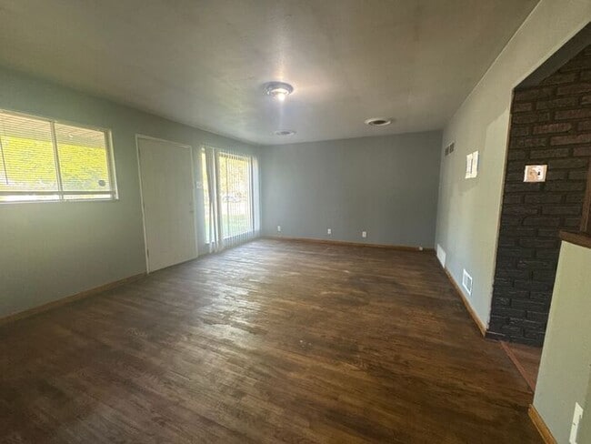 Photo - 3 Bedroom, 1 Bath House on Cul De Sac!