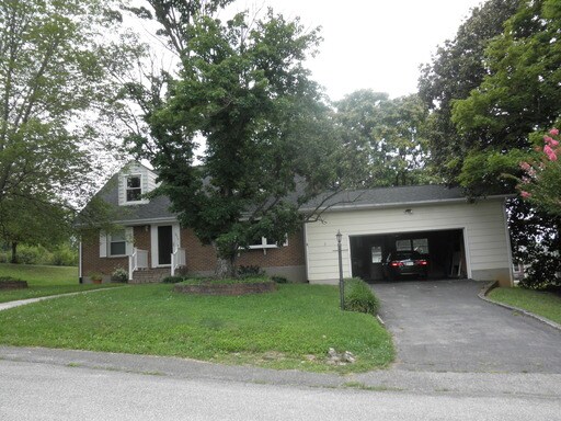 Building Photo - 3670 Goodview Ave
