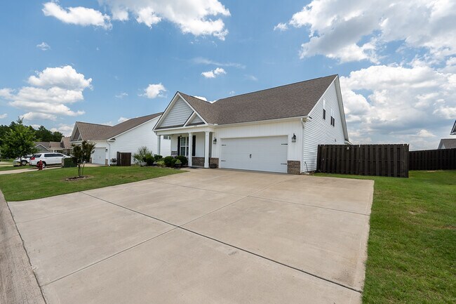 Building Photo - 3198 Greymoor Cir