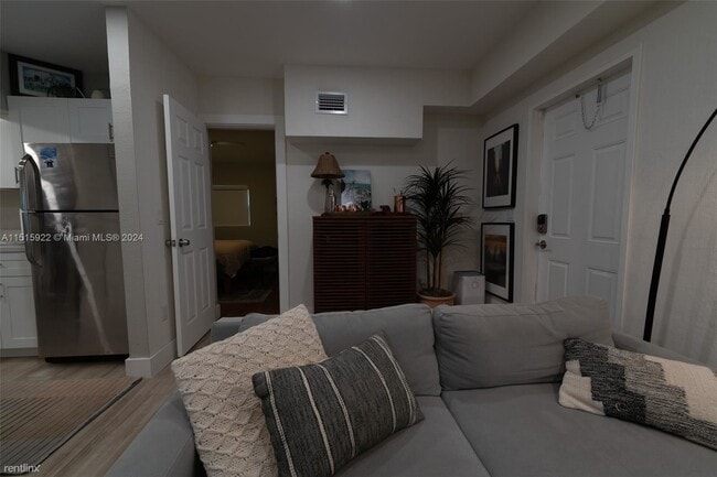 Building Photo - 2 br, 1 bath House - 1027 SW 13th Ct # 1027