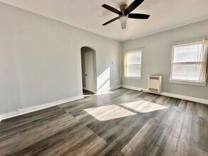 Building Photo - 849 S Kenmore Ave