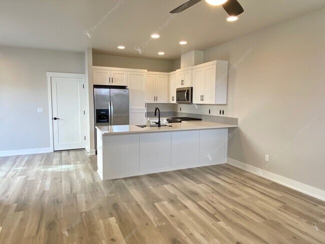 Building Photo - Newer 3BR - 2.5BA Home a Sought-After Redmond Community