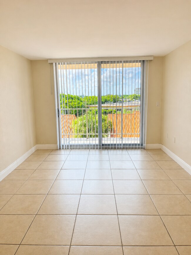 Building Photo - 1805 Sans Souci Blvd