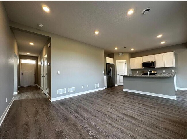 Foto del edificio - 12669 Erskin St NE