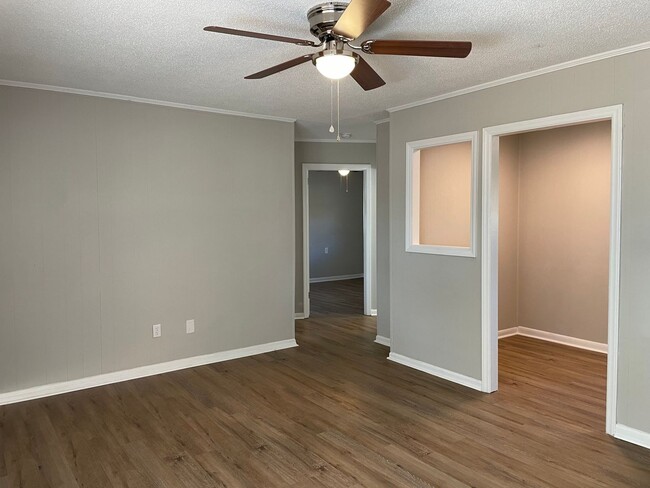 Building Photo - Two Bedroom Duplex in Lincolnton