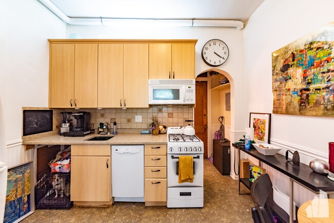 Building Photo - 649 W Wrightwood Ave