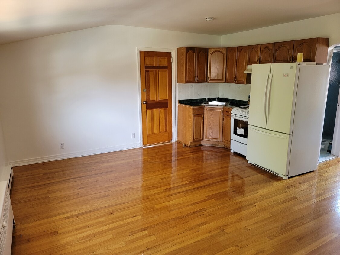 Primary Photo - 1178 Astor Ave