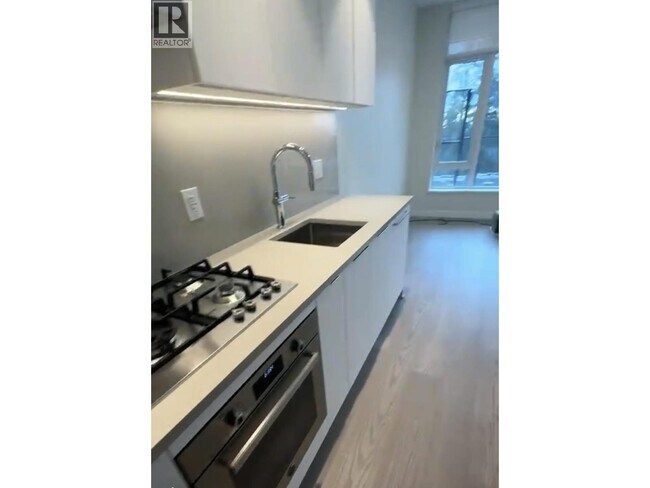 Photo du bâtiment - 6138 Birney Ave