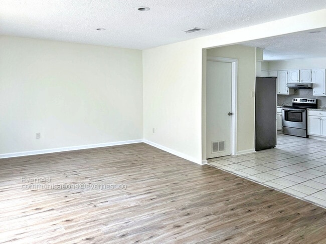 Building Photo - 9105 Peach Tree Ln
