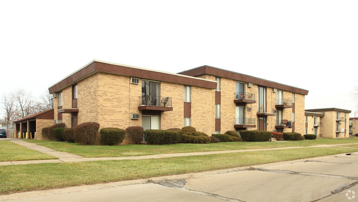 15229 Maple Park Dr, Maple Heights, OH 44137 Apartments in Maple