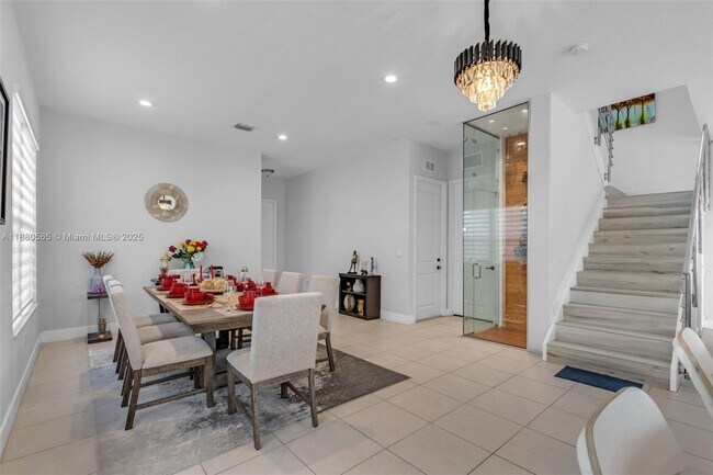 Building Photo - 3332 W 95th Terrace