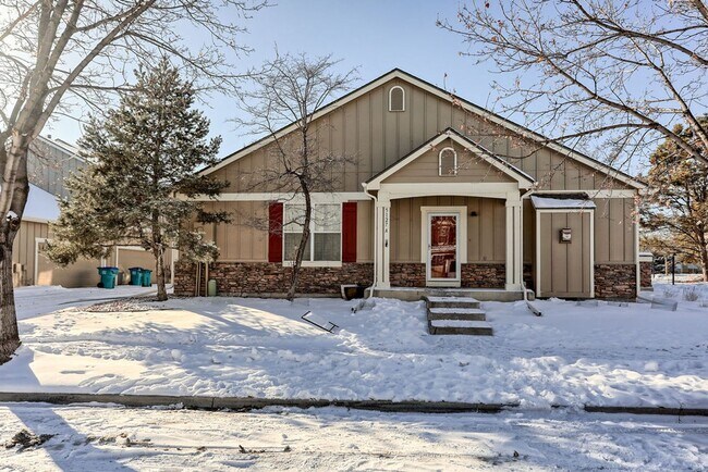 Building Photo - 3 Bedroom 3 Bath Townhome