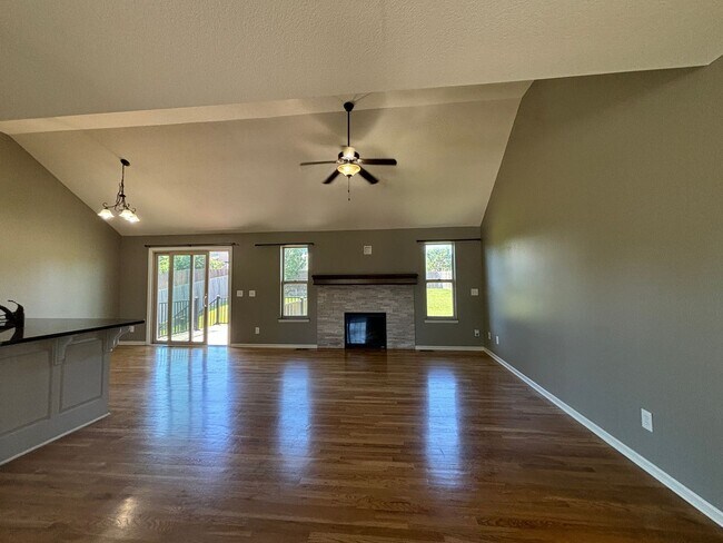 Building Photo - 4-Bedroom, 3 Bath Single Family for Rent in Kansas City, MO | 2 Car Attached Garage &  Fenced bac...