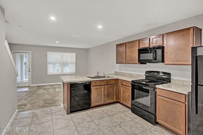 Building Photo - 5958 Creekside Crossing Dr