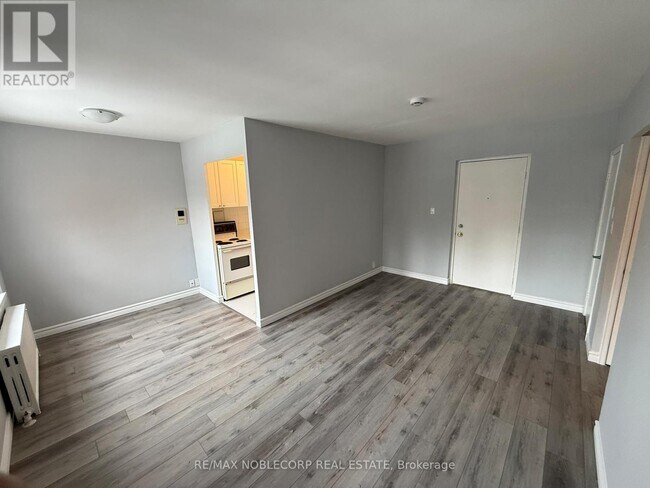 Photo du bâtiment - 1315 Bayview Ave