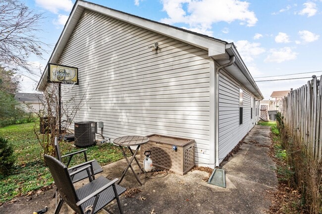 Building Photo - 1578 Chariot Dr