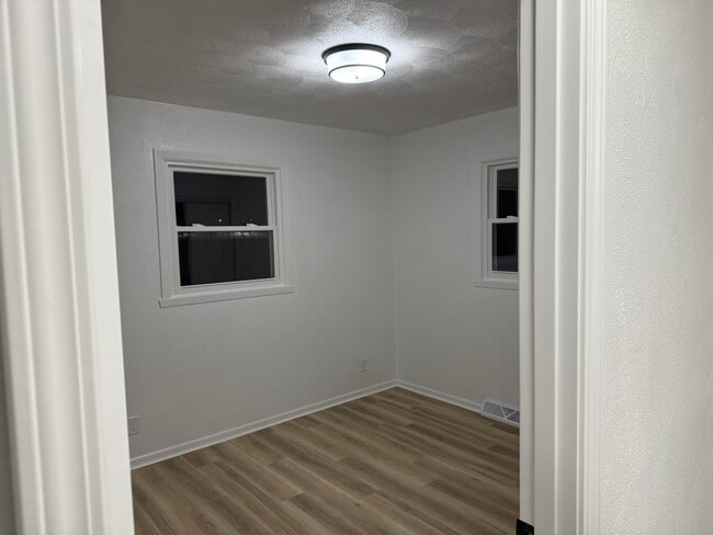 Building Photo - 250 Westridge Rd