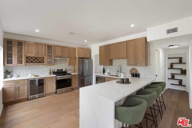 Building Photo - 8506 Oak Ct