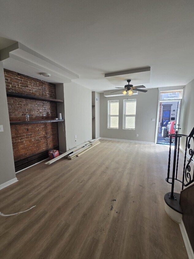 Photo - 741 E Willard St