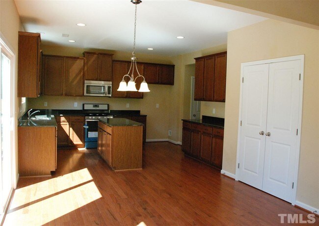 Building Photo - 206 Glenview Lane