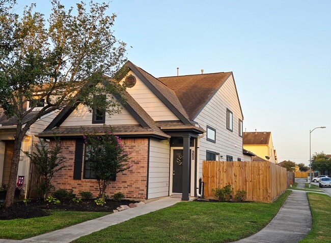 Building Photo - 3602 Cedar Flats Ln