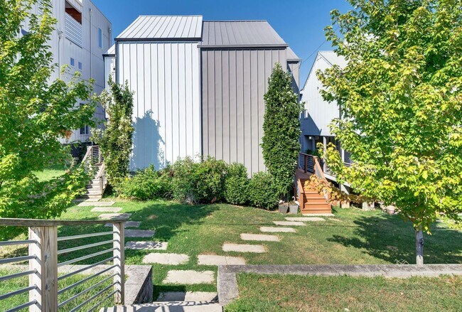 Foto del edificio - Modern 3BR/3.5BA home in Sylvan Summit, ju...