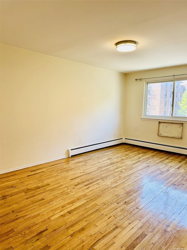 Building Photo - 144-37 Barclay Ave