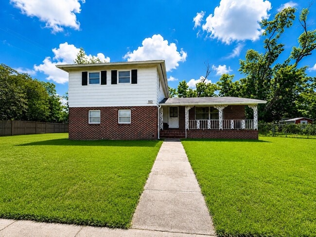 Building Photo - 6006 Jaguar Dr W