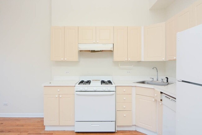 Building Photo - 920 W Dakin St