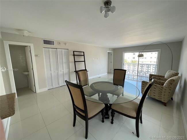 Building Photo - 4141 Nautilus Dr