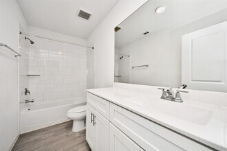 Building Photo - 14817 Ash Landing Dr