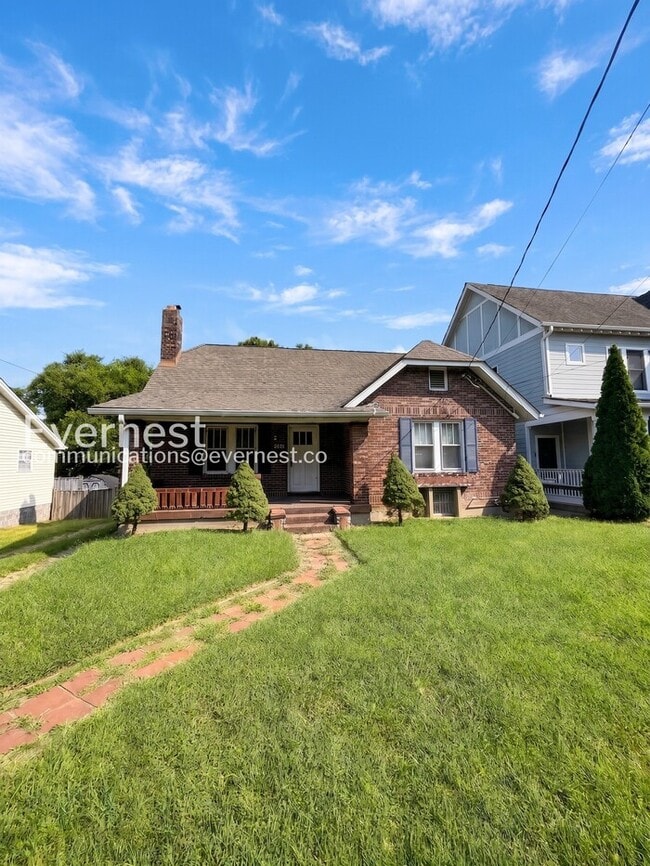 Building Photo - 2412 Inga St