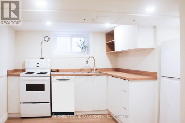 Building Photo - 65 Glenwood Crescent